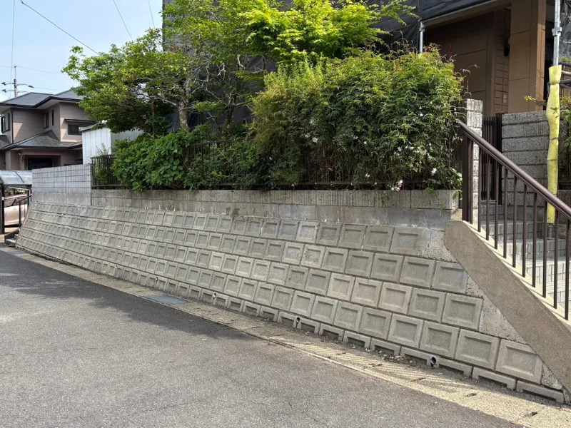 武雄市H様邸の土間洗浄前の状態