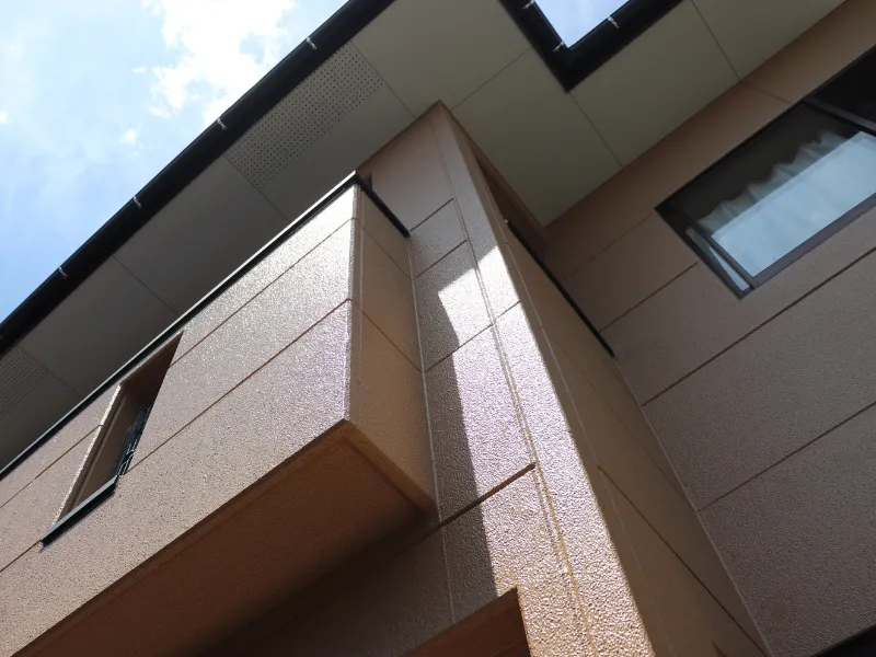 武雄市M様邸の外壁塗装施工後の上部外壁